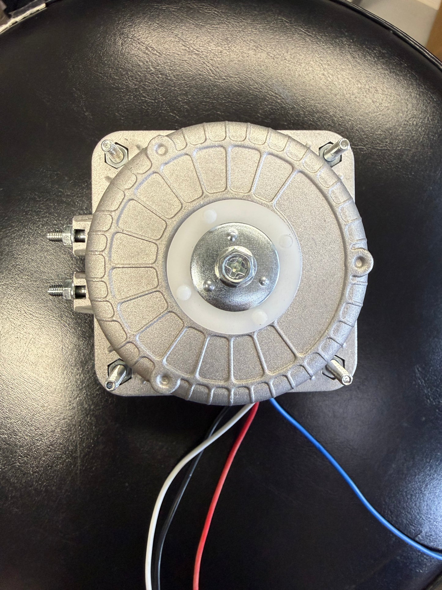 18 Watts Mulit-Voltage Pole Shaded Motor 110/220V